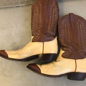Men’s Vintage Tony Lama cowboy boots
